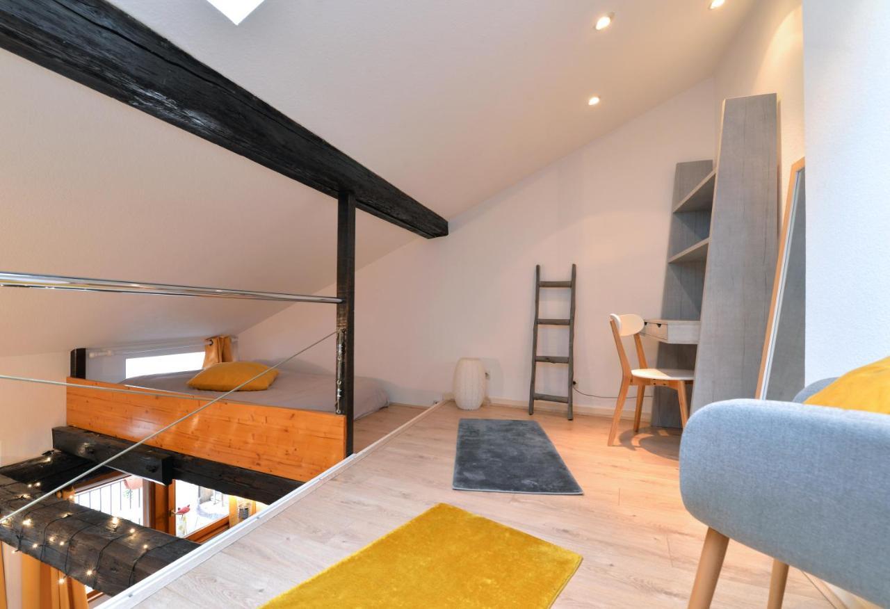 Appartement La Terrasse Sur Cour กอลมาร์ ภายนอก รูปภาพ