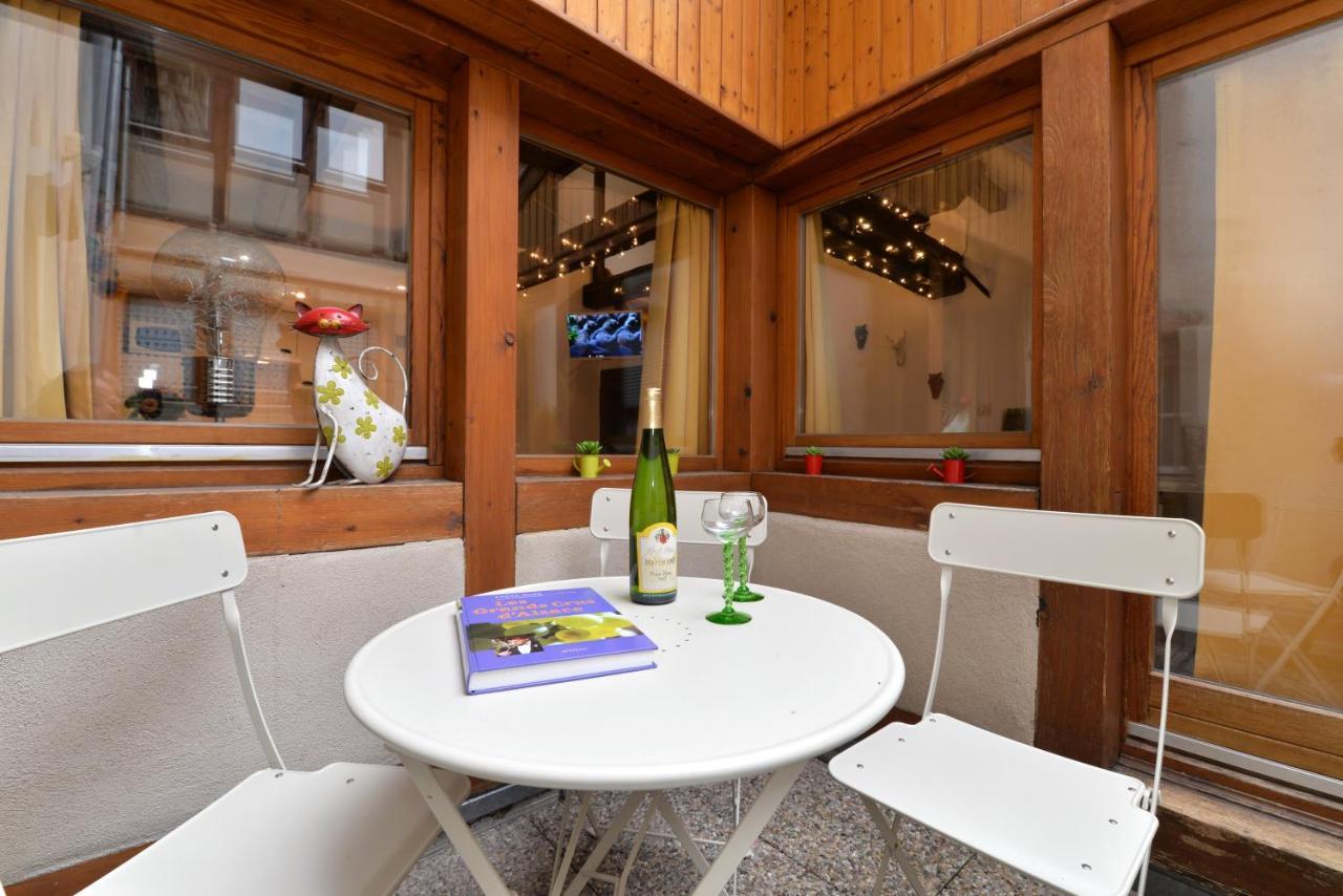 Appartement La Terrasse Sur Cour กอลมาร์ ภายนอก รูปภาพ