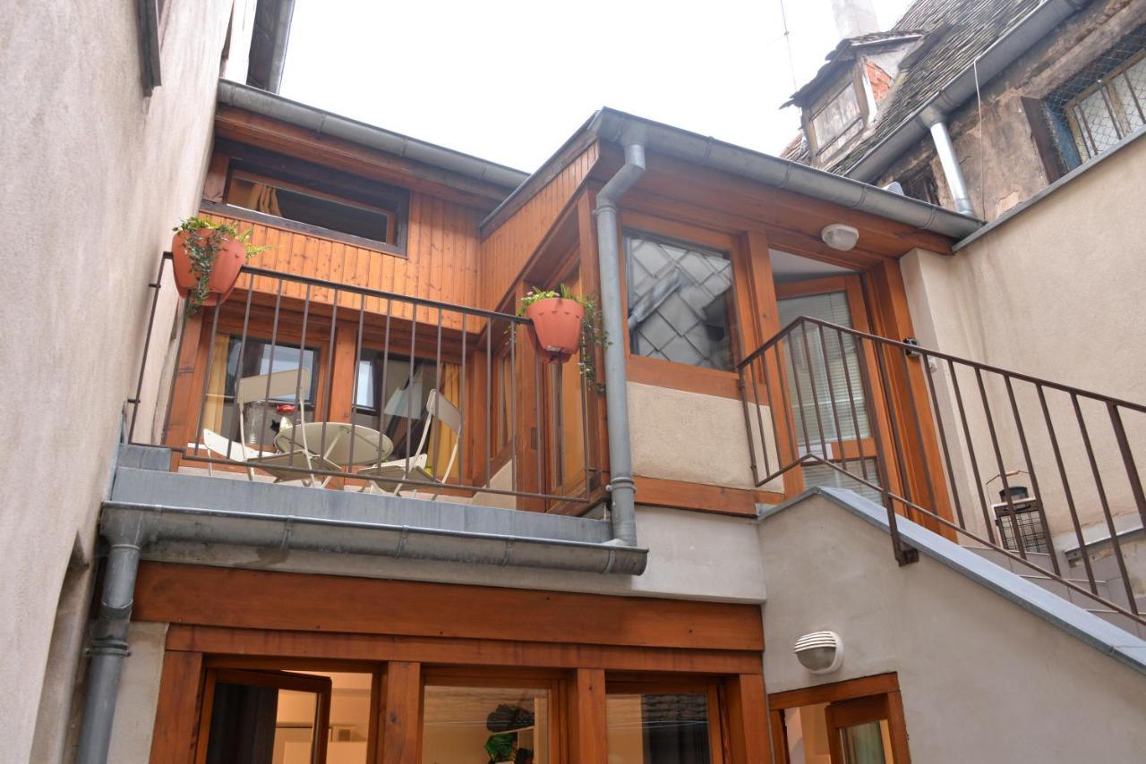 Appartement La Terrasse Sur Cour กอลมาร์ ภายนอก รูปภาพ